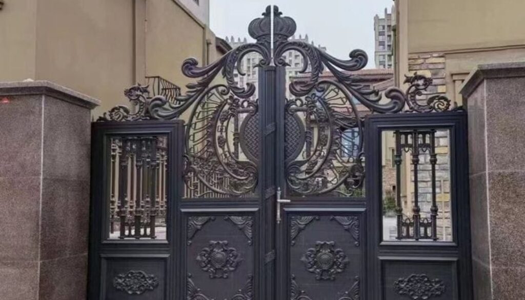Pintu Pagar Besi Tempa Model Klasik (3)