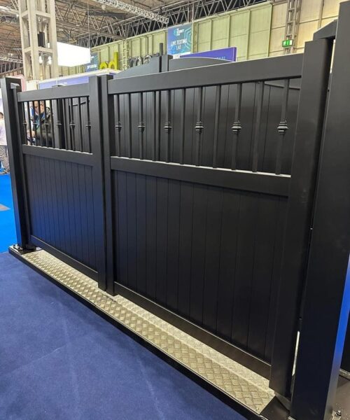 pintu pagar plat besi (1) pintu pagar plat besi (1)